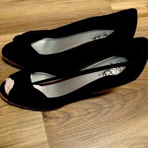 Life Stride Rhonda Wedges size 9.5 M